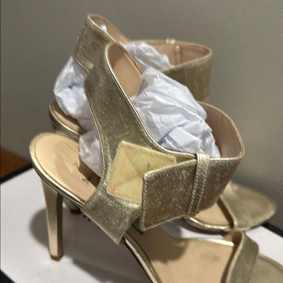 Nine West Gold High Heels with Open Toe and Stiletto Design - Picture 4 of 8